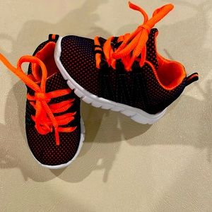 Koala Kids Baby/ Infant / toddler boys size 4 sneakers NWOT